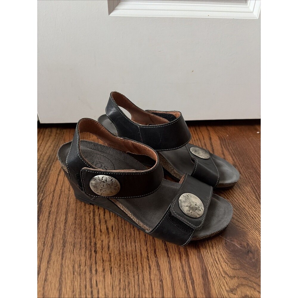 Taos Carousel 2  Black Silver Leather Wedge Sandals Size 36  5.5-6